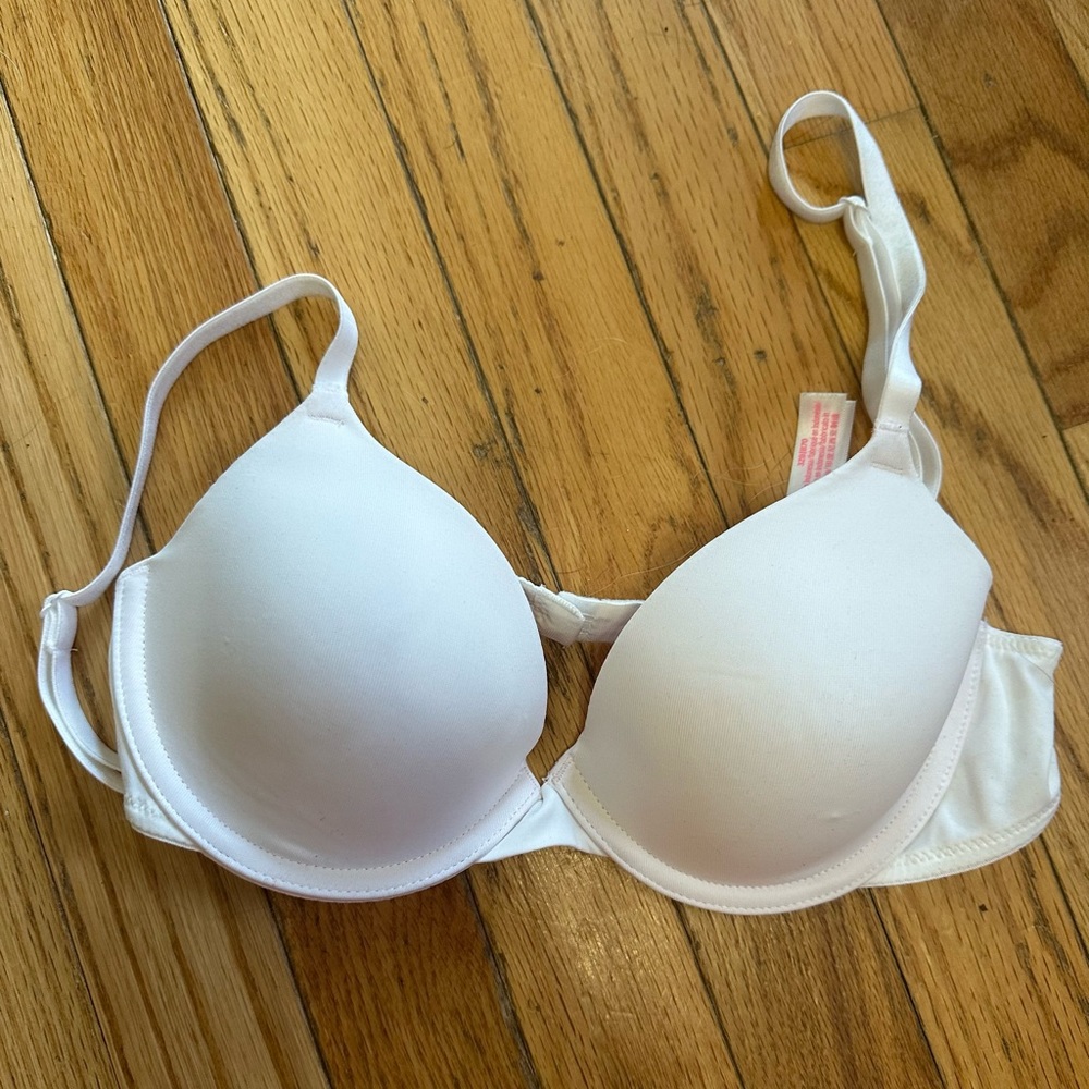 Victoria’s Secret Wear PINK Everywhere T-Shirt Lightly Lined Bra in White